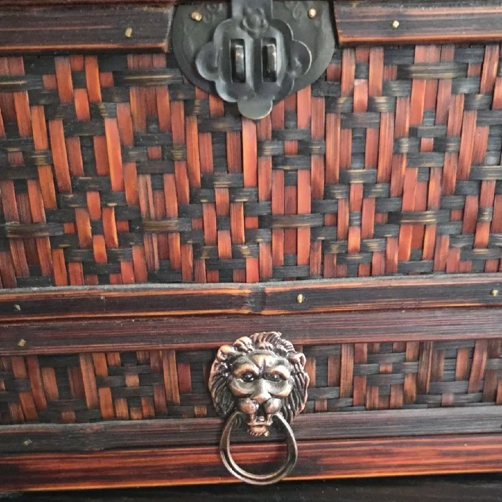 Woven Wooden Trinket Box with Lion Handle